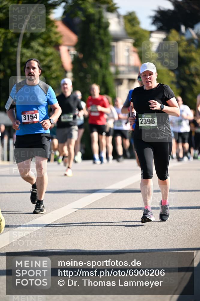 01.09.2024 - BARMER Alsterlauf Dr. Thomas Lammeyer http://msf.ph/oto/6906206 01.09.2024 09:41:49 Laufen 3154, 2398 meine-sportfotos.de