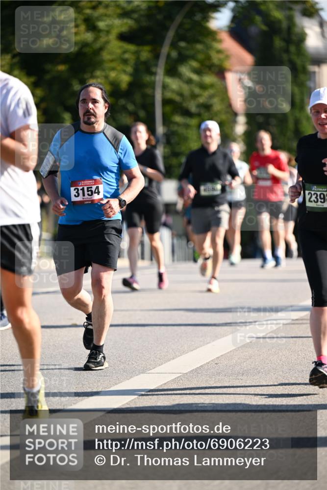 01.09.2024 - BARMER Alsterlauf Dr. Thomas Lammeyer http://msf.ph/oto/6906223 01.09.2024 09:41:50 Laufen 135, 3154, 239 meine-sportfotos.de