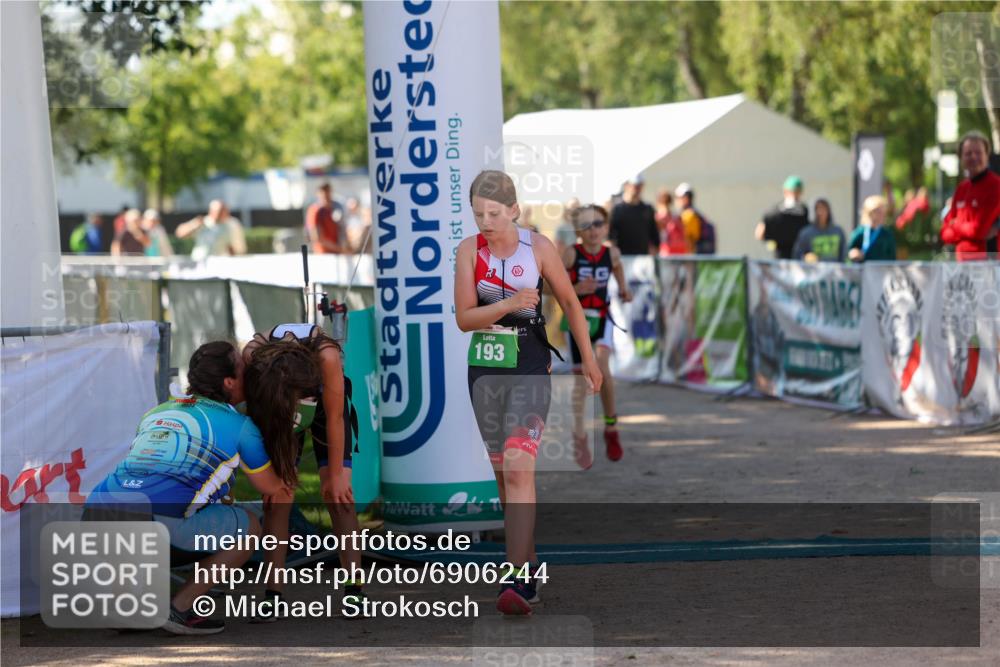 01.09.2024 - 17. Tribühne Triathlon Michael Strokosch http://msf.ph/oto/6906244 01.09.2024 11:10:30 Ziel 138, 190, 193 meine-sportfotos.de