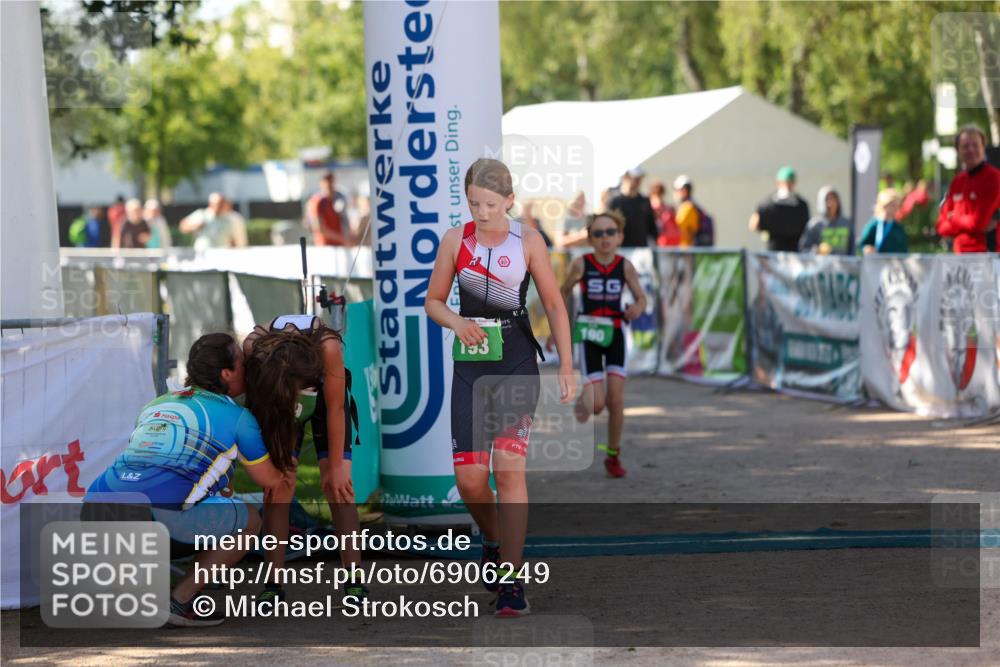01.09.2024 - 17. Tribühne Triathlon Michael Strokosch http://msf.ph/oto/6906249 01.09.2024 11:10:30 Ziel 138, 190, 193 meine-sportfotos.de