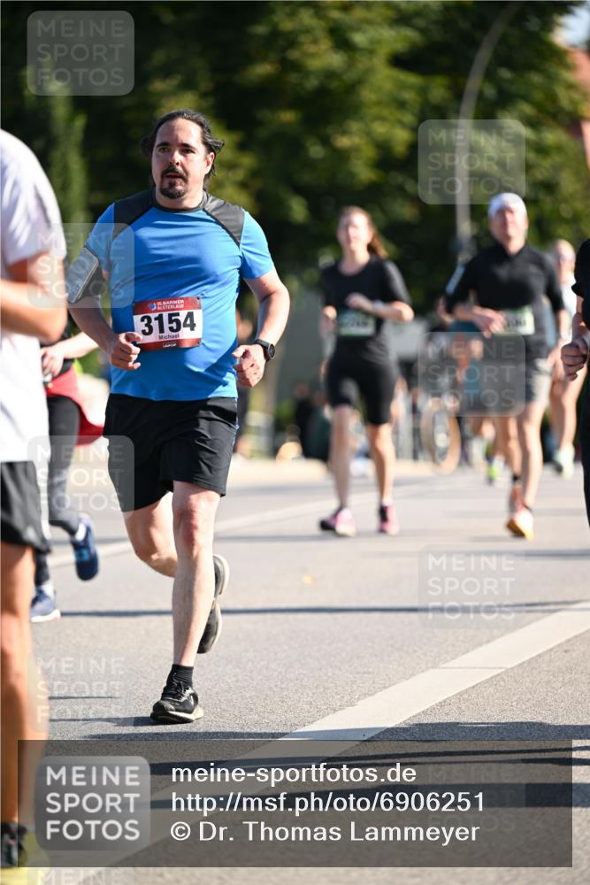 01.09.2024 - BARMER Alsterlauf Dr. Thomas Lammeyer http://msf.ph/oto/6906251 01.09.2024 09:41:51 Laufen 35, 3154 meine-sportfotos.de