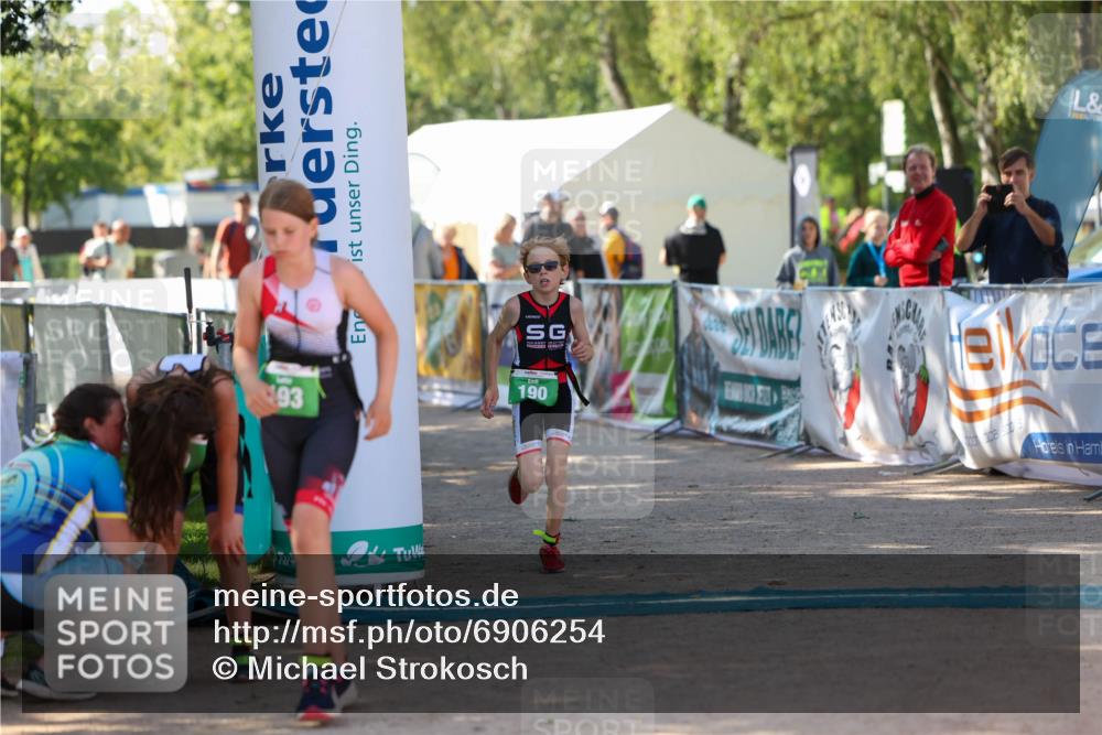 01.09.2024 - 17. Tribühne Triathlon Michael Strokosch http://msf.ph/oto/6906254 01.09.2024 11:10:31 Ziel 190, 193 meine-sportfotos.de