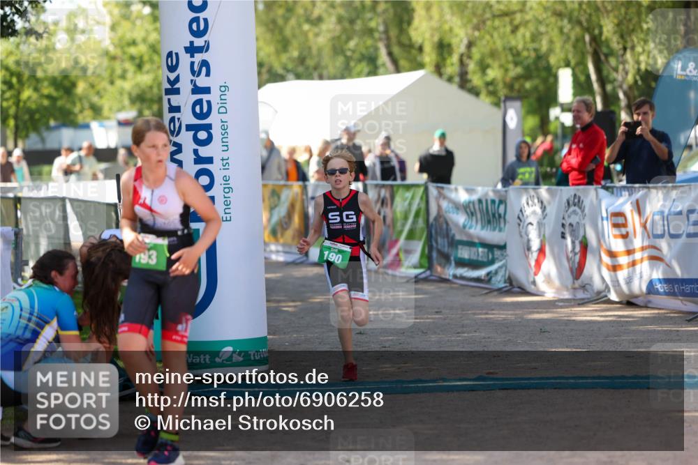 01.09.2024 - 17. Tribühne Triathlon Michael Strokosch http://msf.ph/oto/6906258 01.09.2024 11:10:31 Ziel 190, 193 meine-sportfotos.de