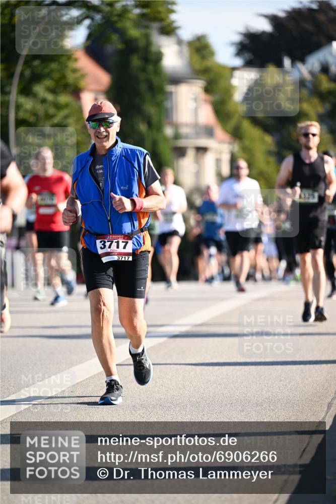 01.09.2024 - BARMER Alsterlauf Dr. Thomas Lammeyer http://msf.ph/oto/6906266 01.09.2024 09:41:52 Laufen 11, 04, 3717, 3717 meine-sportfotos.de