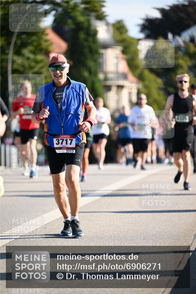 01.09.2024 - BARMER Alsterlauf Dr. Thomas Lammeyer http://msf.ph/oto/6906271 01.09.2024 09:41:52 Laufen 01, 04, 20, 6135, 3717, 3717 meine-sportfotos.de