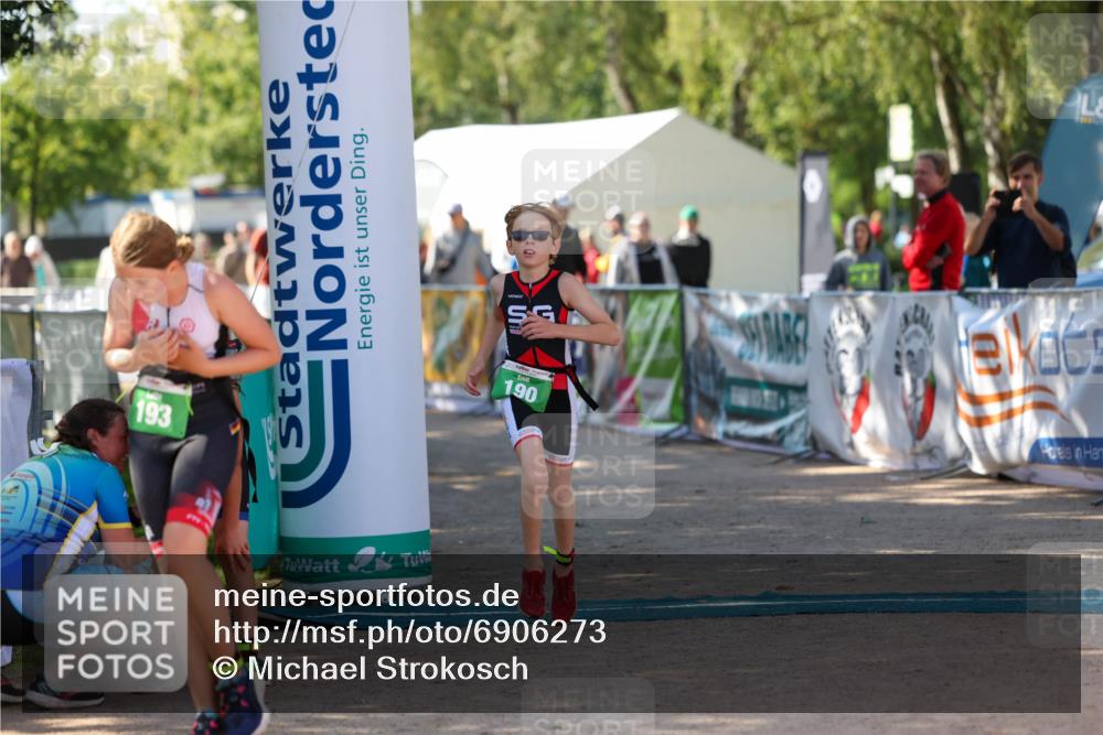 01.09.2024 - 17. Tribühne Triathlon Michael Strokosch http://msf.ph/oto/6906273 01.09.2024 11:10:32 Ziel 190, 193 meine-sportfotos.de