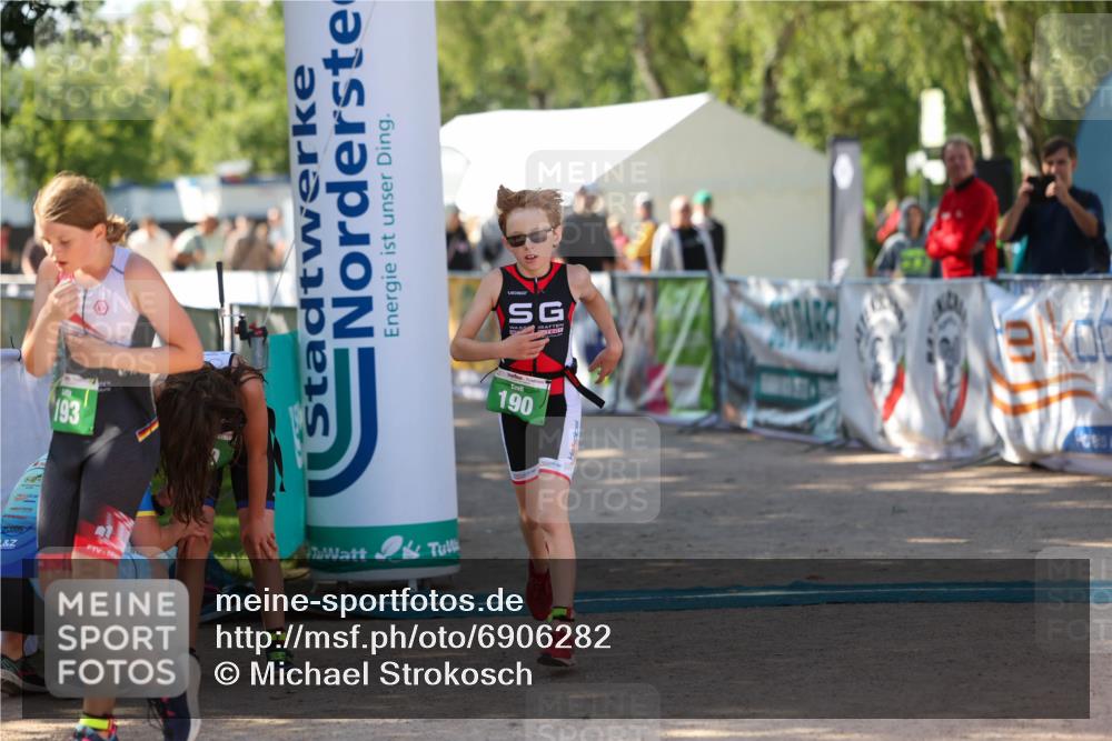 01.09.2024 - 17. Tribühne Triathlon Michael Strokosch http://msf.ph/oto/6906282 01.09.2024 11:10:32 Ziel 190, 193 meine-sportfotos.de