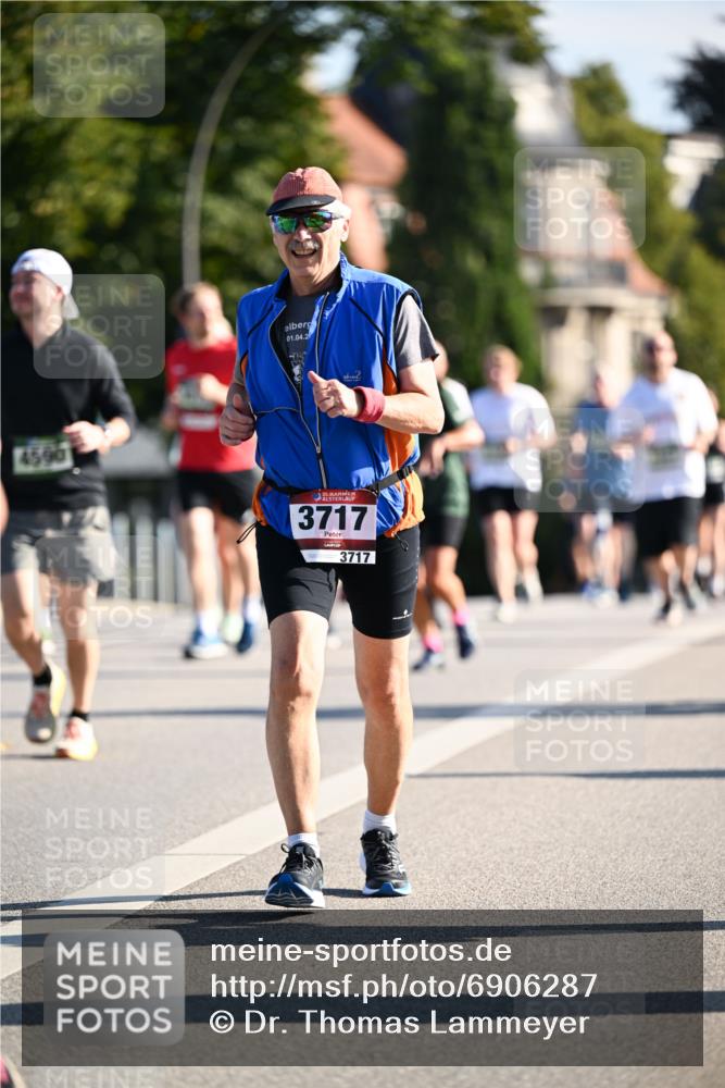 01.09.2024 - BARMER Alsterlauf Dr. Thomas Lammeyer http://msf.ph/oto/6906287 01.09.2024 09:41:53 Laufen 01, 04, 2, 4590, 35, 3717, 3717 meine-sportfotos.de