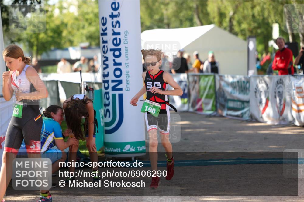 01.09.2024 - 17. Tribühne Triathlon Michael Strokosch http://msf.ph/oto/6906290 01.09.2024 11:10:33 Ziel 190, 193 meine-sportfotos.de
