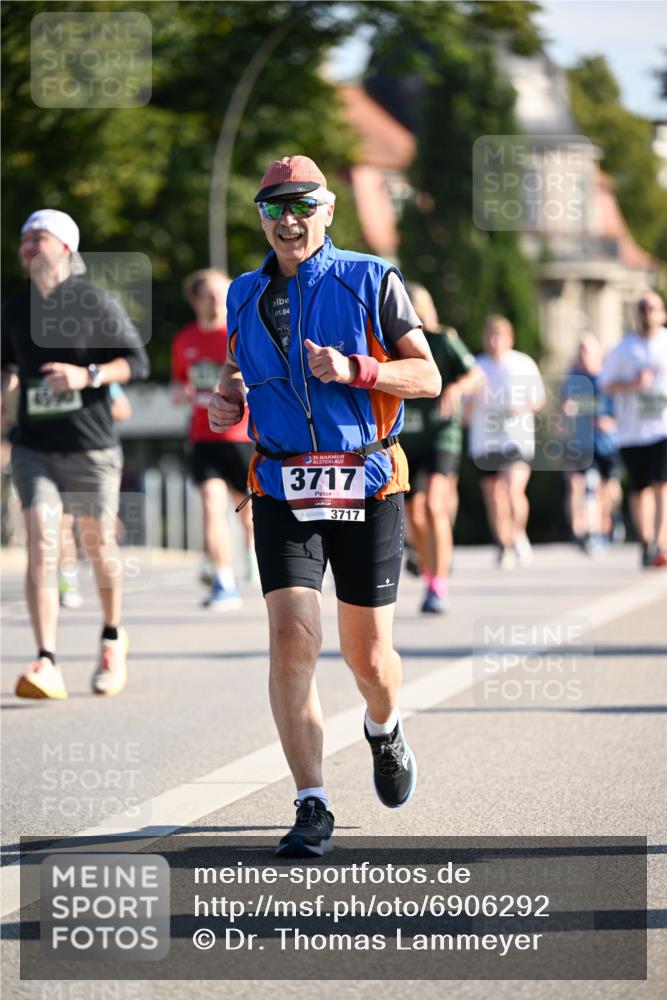 01.09.2024 - BARMER Alsterlauf Dr. Thomas Lammeyer http://msf.ph/oto/6906292 01.09.2024 09:41:53 Laufen 01, 04, 35, 3717, 3717 meine-sportfotos.de