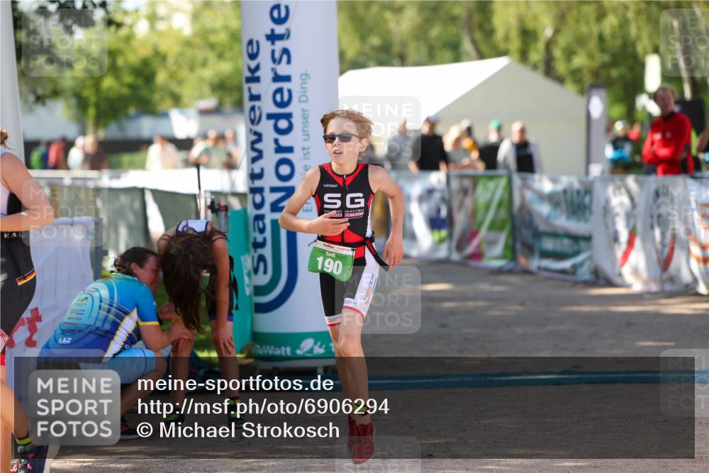 01.09.2024 - 17. Tribühne Triathlon Michael Strokosch http://msf.ph/oto/6906294 01.09.2024 11:10:33 Ziel 190, 193 meine-sportfotos.de