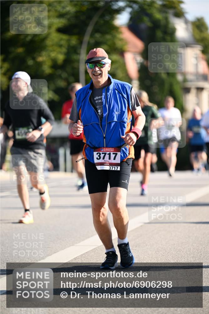 01.09.2024 - BARMER Alsterlauf Dr. Thomas Lammeyer http://msf.ph/oto/6906298 01.09.2024 09:41:53 Laufen 01, 04, 2, 135, 3717, 3717 meine-sportfotos.de