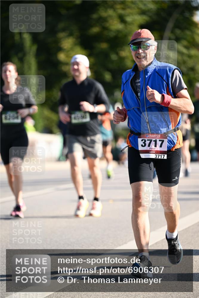 01.09.2024 - BARMER Alsterlauf Dr. Thomas Lammeyer http://msf.ph/oto/6906307 01.09.2024 09:41:53 Laufen 01, 04, 35, 3717, 3717 meine-sportfotos.de