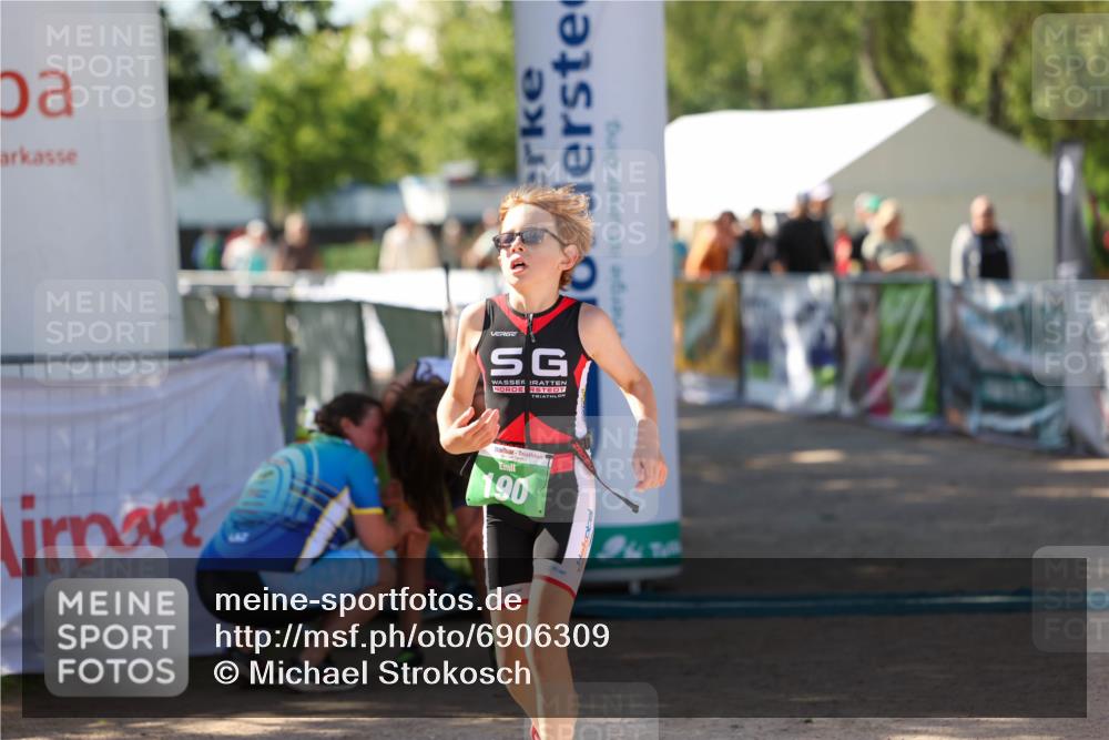 01.09.2024 - 17. Tribühne Triathlon Michael Strokosch http://msf.ph/oto/6906309 01.09.2024 11:10:34 Ziel 190, 193 meine-sportfotos.de