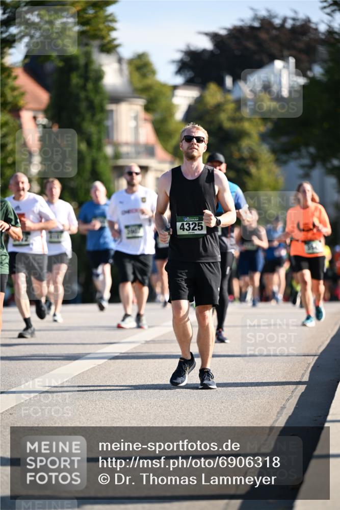 01.09.2024 - BARMER Alsterlauf Dr. Thomas Lammeyer http://msf.ph/oto/6906318 01.09.2024 09:41:54 Laufen 4325 meine-sportfotos.de
