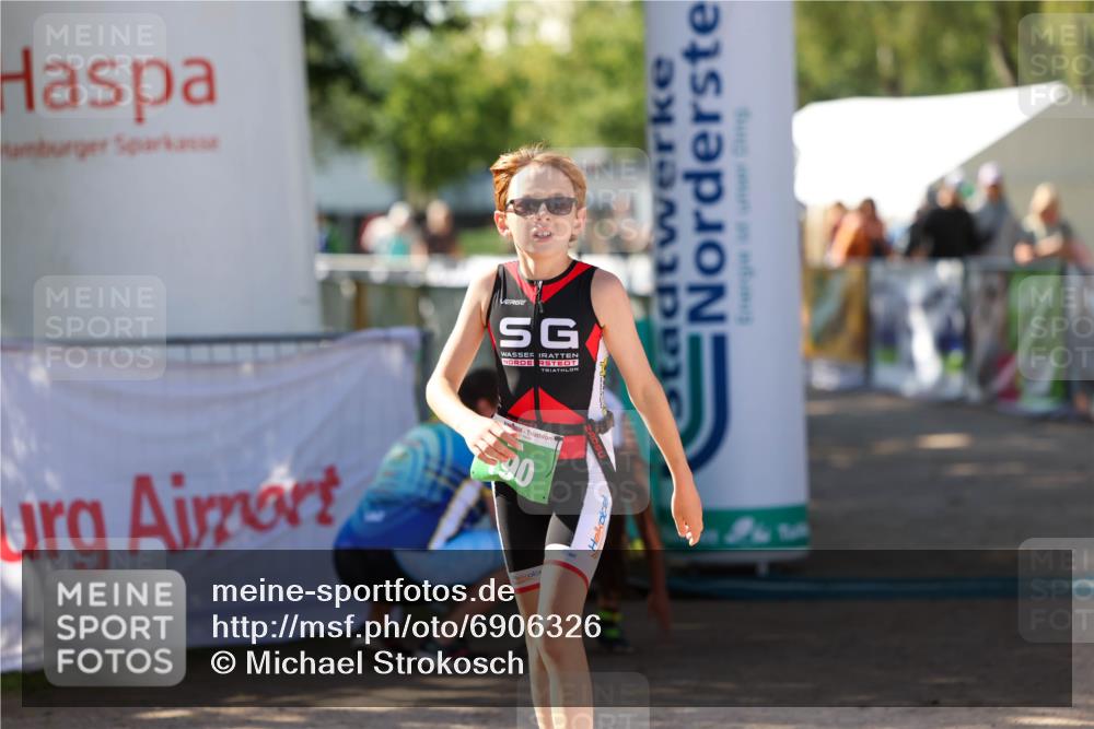 01.09.2024 - 17. Tribühne Triathlon Michael Strokosch http://msf.ph/oto/6906326 01.09.2024 11:10:35 Ziel 190 meine-sportfotos.de