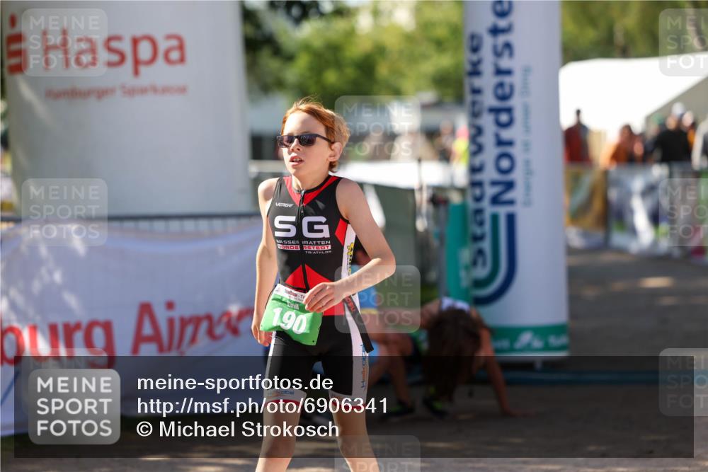 01.09.2024 - 17. Tribühne Triathlon Michael Strokosch http://msf.ph/oto/6906341 01.09.2024 11:10:35 Ziel 190 meine-sportfotos.de
