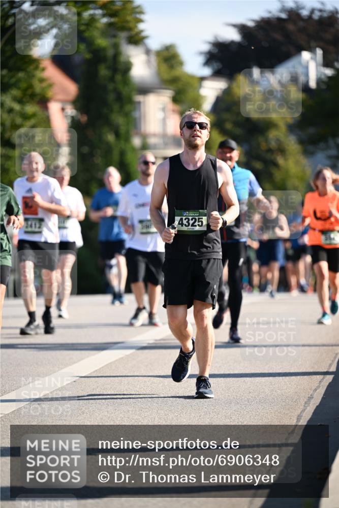 01.09.2024 - BARMER Alsterlauf Dr. Thomas Lammeyer http://msf.ph/oto/6906348 01.09.2024 09:41:55 Laufen 4325 meine-sportfotos.de