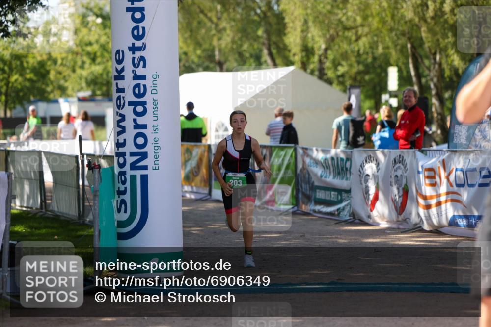 01.09.2024 - 17. Tribühne Triathlon Michael Strokosch http://msf.ph/oto/6906349 01.09.2024 11:11:55 Ziel 203 meine-sportfotos.de