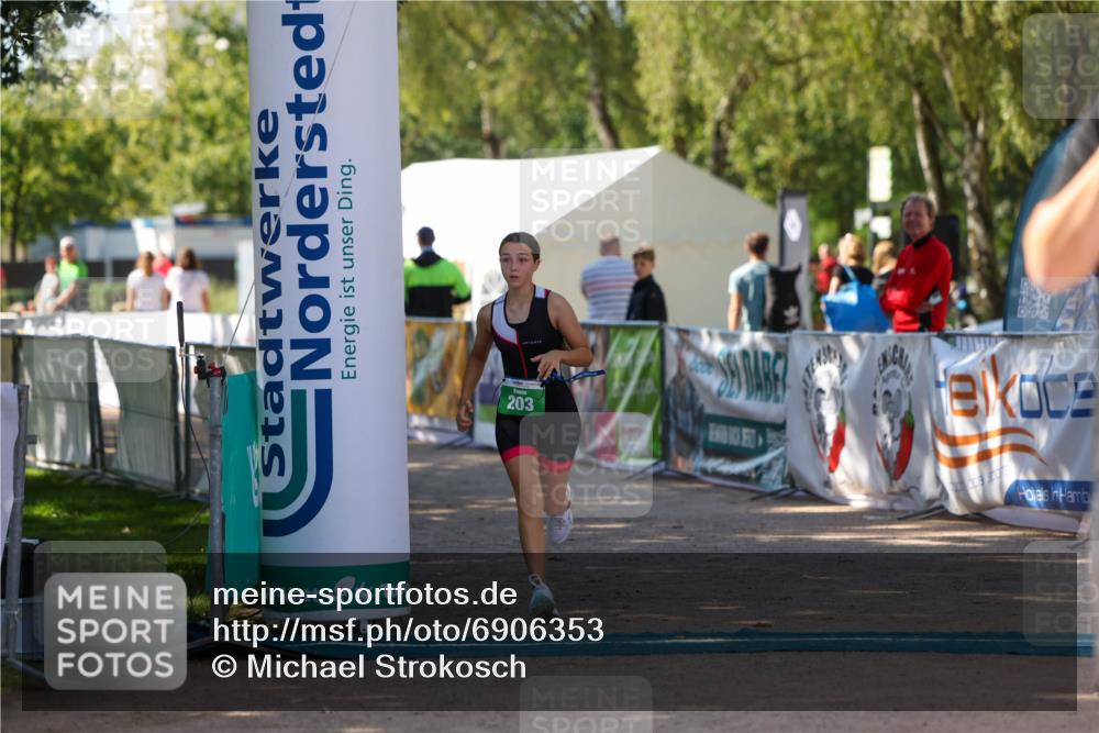 01.09.2024 - 17. Tribühne Triathlon Michael Strokosch http://msf.ph/oto/6906353 01.09.2024 11:11:55 Ziel 203 meine-sportfotos.de