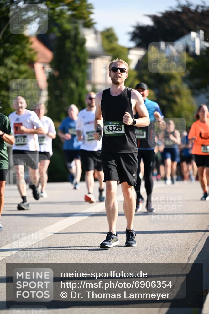 01.09.2024 - BARMER Alsterlauf Dr. Thomas Lammeyer http://msf.ph/oto/6906354 01.09.2024 09:41:55 Laufen 4325 meine-sportfotos.de
