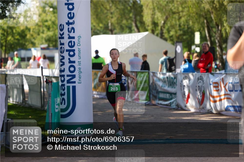 01.09.2024 - 17. Tribühne Triathlon Michael Strokosch http://msf.ph/oto/6906357 01.09.2024 11:11:56 Ziel 203 meine-sportfotos.de