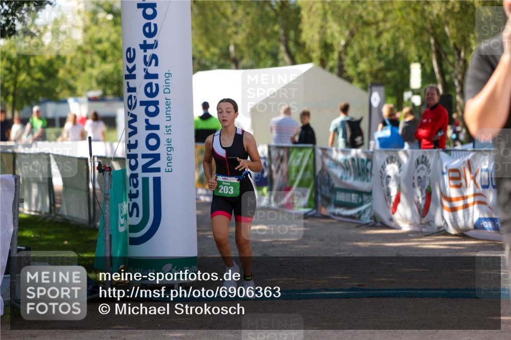 01.09.2024 - 17. Tribühne Triathlon Michael Strokosch http://msf.ph/oto/6906363 01.09.2024 11:11:56 Ziel 203 meine-sportfotos.de