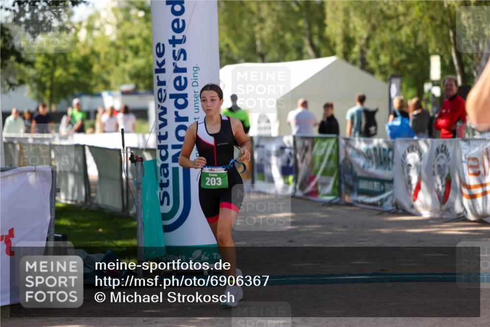 01.09.2024 - 17. Tribühne Triathlon Michael Strokosch http://msf.ph/oto/6906367 01.09.2024 11:11:56 Ziel 203 meine-sportfotos.de