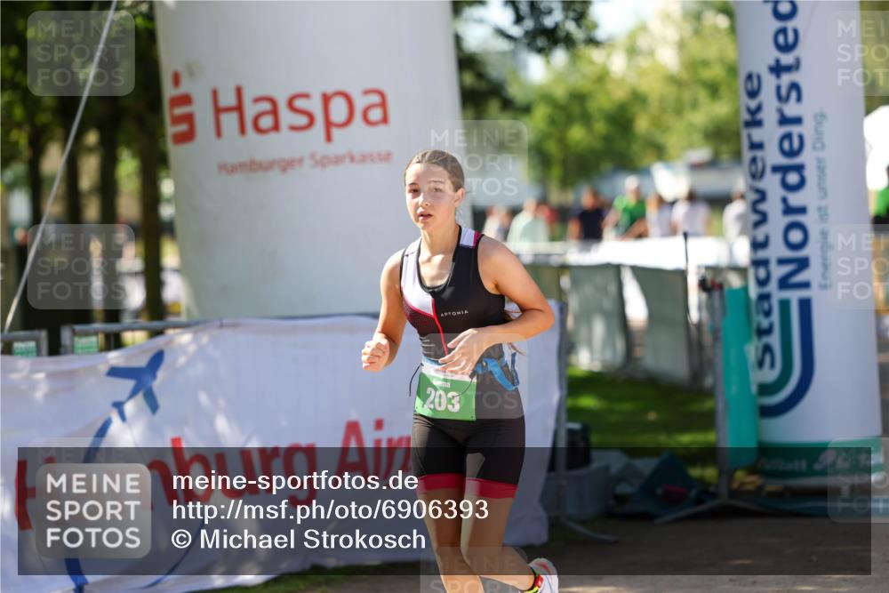 01.09.2024 - 17. Tribühne Triathlon Michael Strokosch http://msf.ph/oto/6906393 01.09.2024 11:11:58 Ziel 203 meine-sportfotos.de