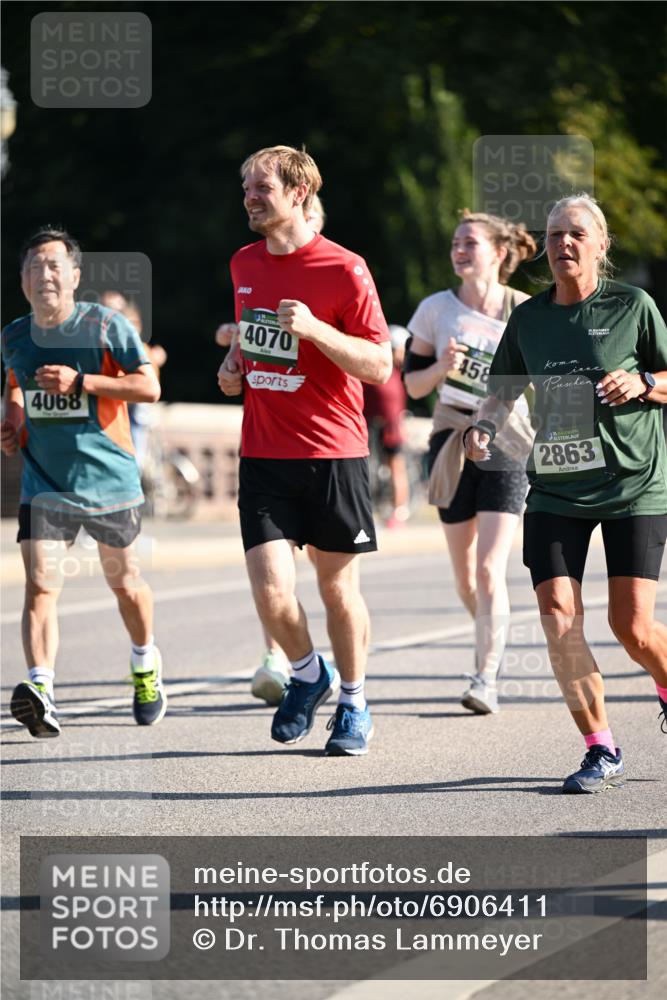 01.09.2024 - BARMER Alsterlauf Dr. Thomas Lammeyer http://msf.ph/oto/6906411 01.09.2024 09:41:57 Laufen 4068, 4070, 458, 2863 meine-sportfotos.de