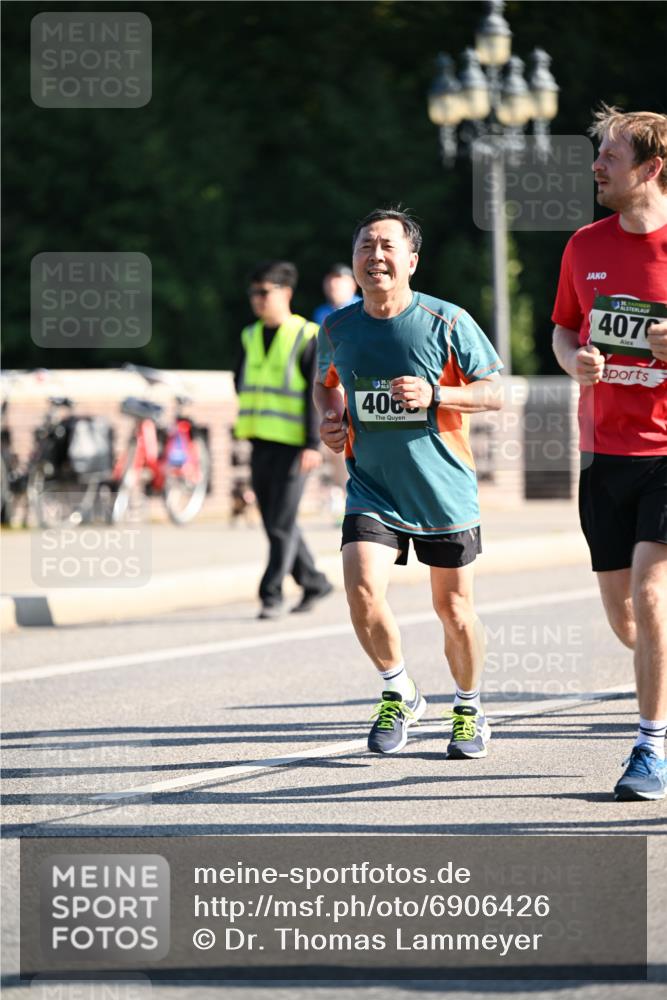 01.09.2024 - BARMER Alsterlauf Dr. Thomas Lammeyer http://msf.ph/oto/6906426 01.09.2024 09:41:58 Laufen 10, 4065, 35, 407 meine-sportfotos.de