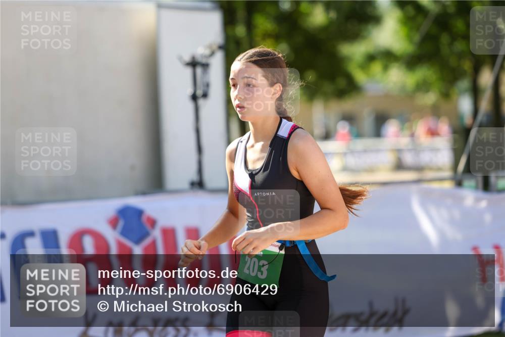 01.09.2024 - 17. Tribühne Triathlon Michael Strokosch http://msf.ph/oto/6906429 01.09.2024 11:11:59 Ziel 203 meine-sportfotos.de