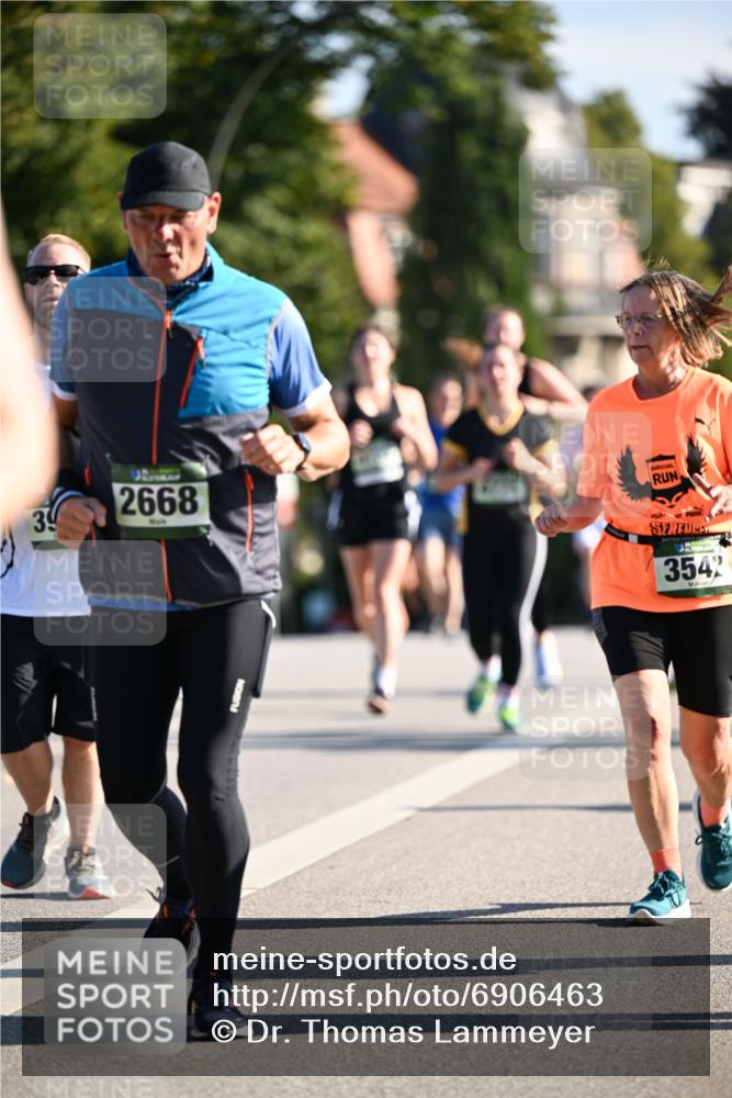 01.09.2024 - BARMER Alsterlauf Dr. Thomas Lammeyer http://msf.ph/oto/6906463 01.09.2024 09:41:59 Laufen 39, 2668, 3542 meine-sportfotos.de