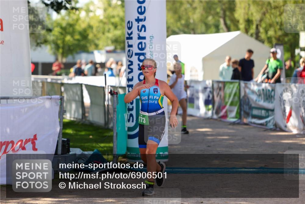 01.09.2024 - 17. Tribühne Triathlon Michael Strokosch http://msf.ph/oto/6906501 01.09.2024 11:12:11 Ziel 173, 196 meine-sportfotos.de