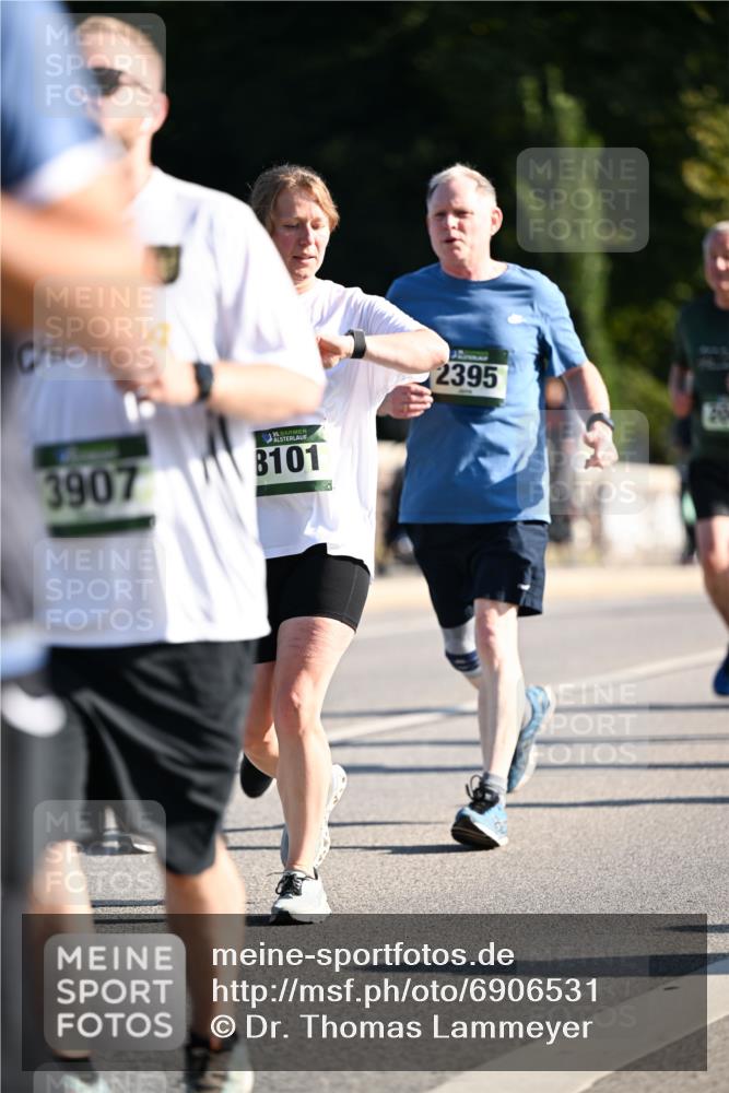 01.09.2024 - BARMER Alsterlauf Dr. Thomas Lammeyer http://msf.ph/oto/6906531 01.09.2024 09:42:02 Laufen 3907, 8101, 2395 meine-sportfotos.de