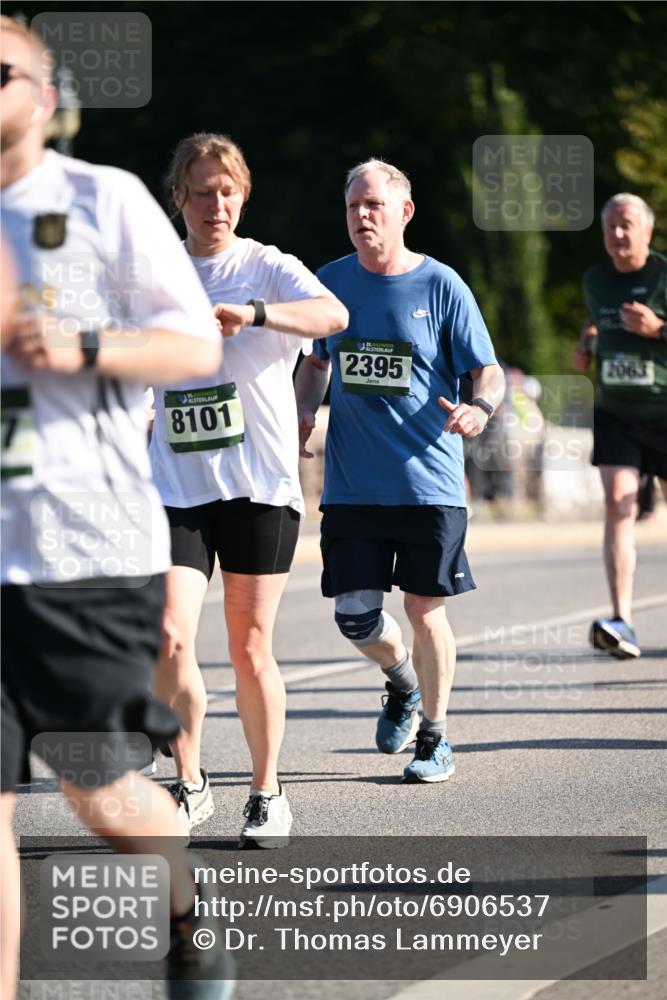 01.09.2024 - BARMER Alsterlauf Dr. Thomas Lammeyer http://msf.ph/oto/6906537 01.09.2024 09:42:02 Laufen 8101, 135, 2395, 2063 meine-sportfotos.de