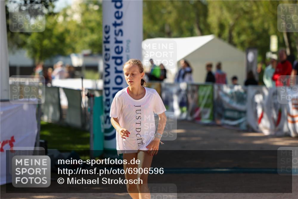 01.09.2024 - 17. Tribühne Triathlon Michael Strokosch http://msf.ph/oto/6906596 01.09.2024 11:12:16 Ziel 196, 216 meine-sportfotos.de