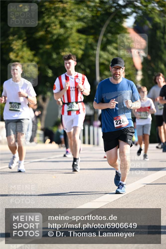 01.09.2024 - BARMER Alsterlauf Dr. Thomas Lammeyer http://msf.ph/oto/6906649 01.09.2024 09:42:07 Laufen 3053, 3070, 2244 meine-sportfotos.de