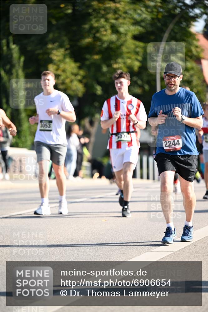 01.09.2024 - BARMER Alsterlauf Dr. Thomas Lammeyer http://msf.ph/oto/6906654 01.09.2024 09:42:07 Laufen 3053, 3070, 2244 meine-sportfotos.de