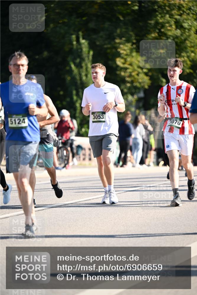 01.09.2024 - BARMER Alsterlauf Dr. Thomas Lammeyer http://msf.ph/oto/6906659 01.09.2024 09:42:08 Laufen 5124, 3053, 47, 3070 meine-sportfotos.de