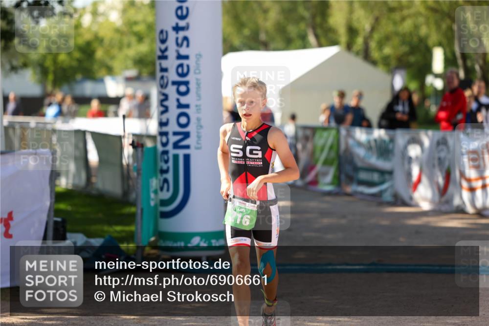 01.09.2024 - 17. Tribühne Triathlon Michael Strokosch http://msf.ph/oto/6906661 01.09.2024 11:12:23 Ziel 216 meine-sportfotos.de