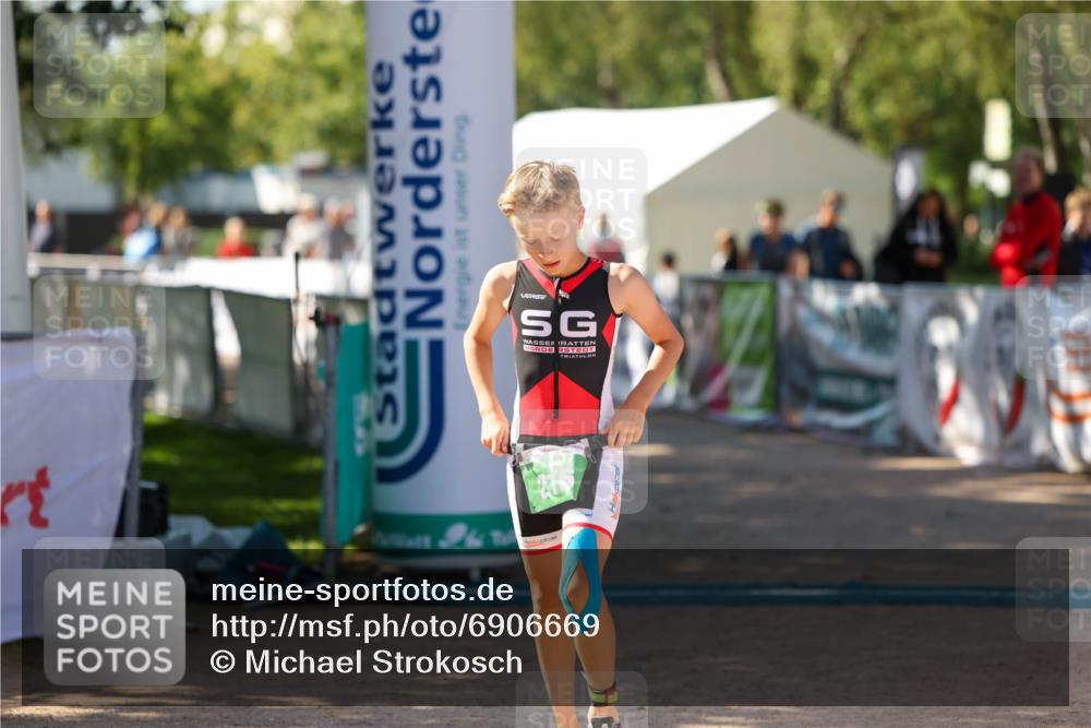 01.09.2024 - 17. Tribühne Triathlon Michael Strokosch http://msf.ph/oto/6906669 01.09.2024 11:12:23 Ziel 216 meine-sportfotos.de