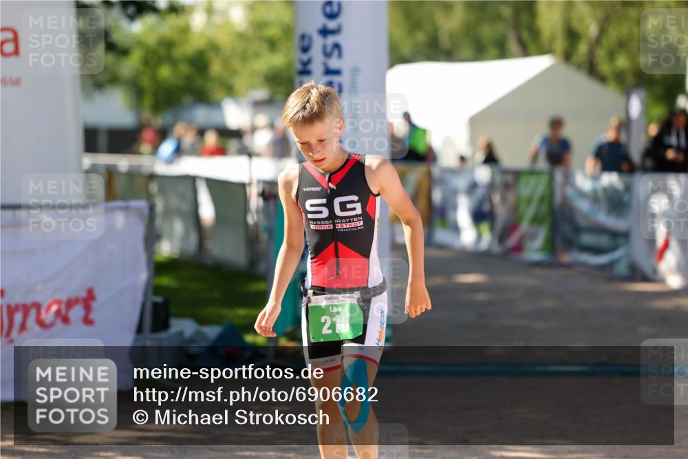 01.09.2024 - 17. Tribühne Triathlon Michael Strokosch http://msf.ph/oto/6906682 01.09.2024 11:12:24 Ziel 216 meine-sportfotos.de