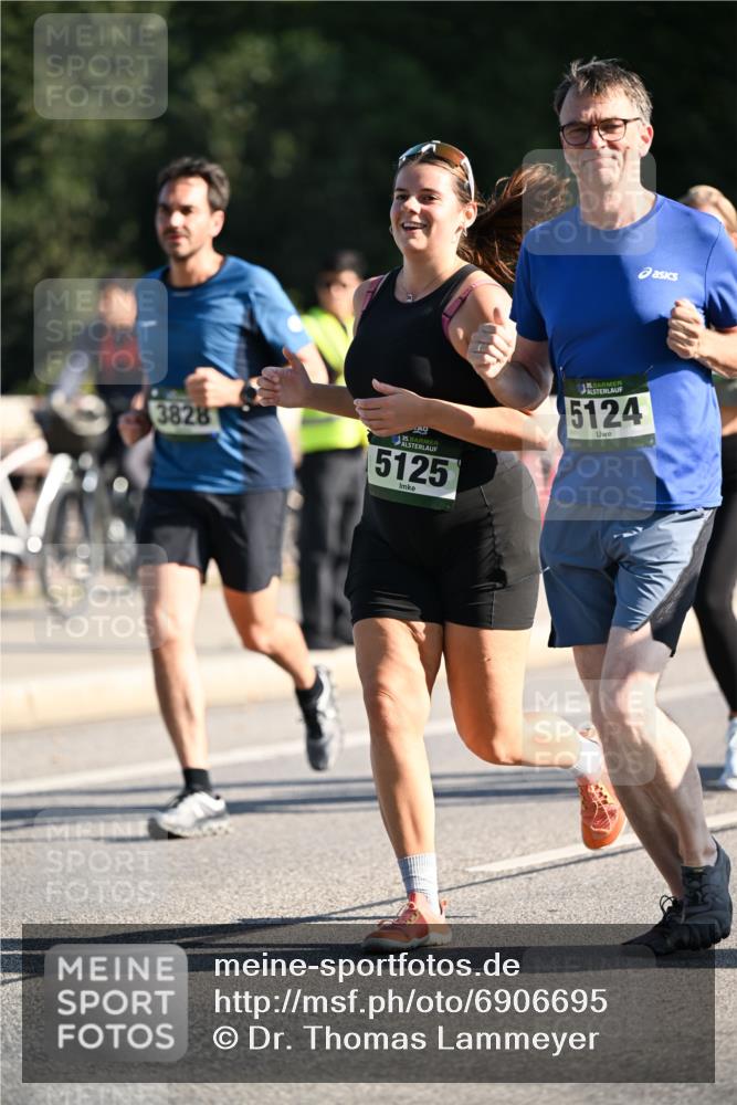 01.09.2024 - BARMER Alsterlauf Dr. Thomas Lammeyer http://msf.ph/oto/6906695 01.09.2024 09:42:09 Laufen 3828, 35, 5125, 135, 5124 meine-sportfotos.de