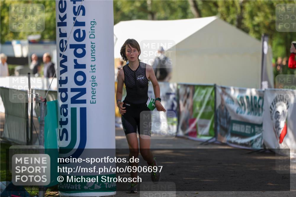 01.09.2024 - 17. Tribühne Triathlon Michael Strokosch http://msf.ph/oto/6906697 01.09.2024 11:13:03 Ziel 178 meine-sportfotos.de