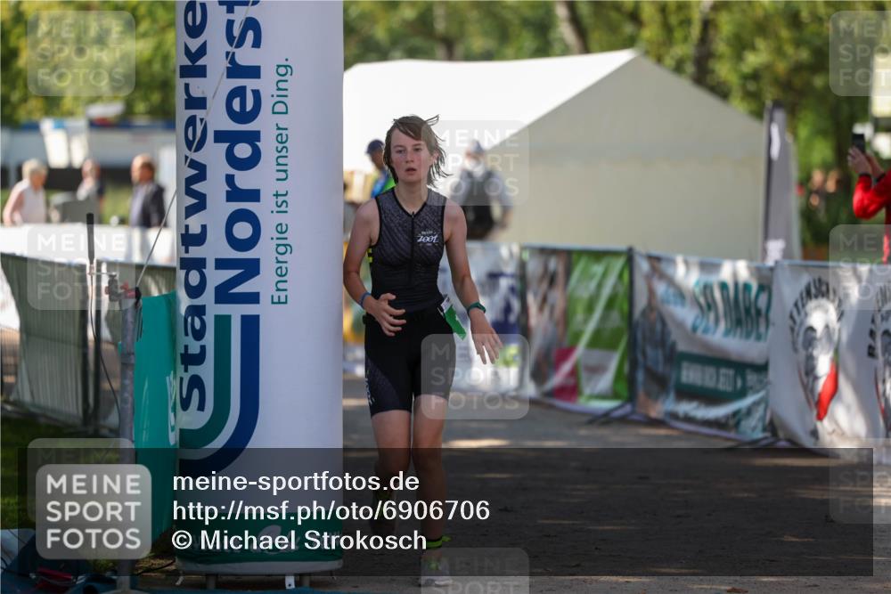 01.09.2024 - 17. Tribühne Triathlon Michael Strokosch http://msf.ph/oto/6906706 01.09.2024 11:13:04 Ziel 178 meine-sportfotos.de