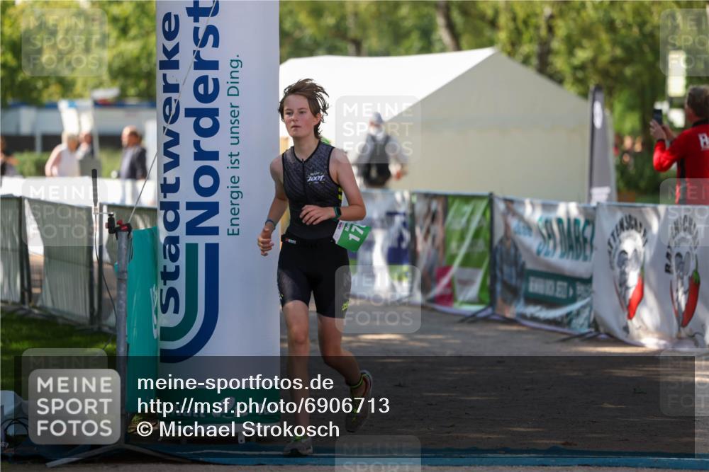 01.09.2024 - 17. Tribühne Triathlon Michael Strokosch http://msf.ph/oto/6906713 01.09.2024 11:13:04 Ziel 178 meine-sportfotos.de