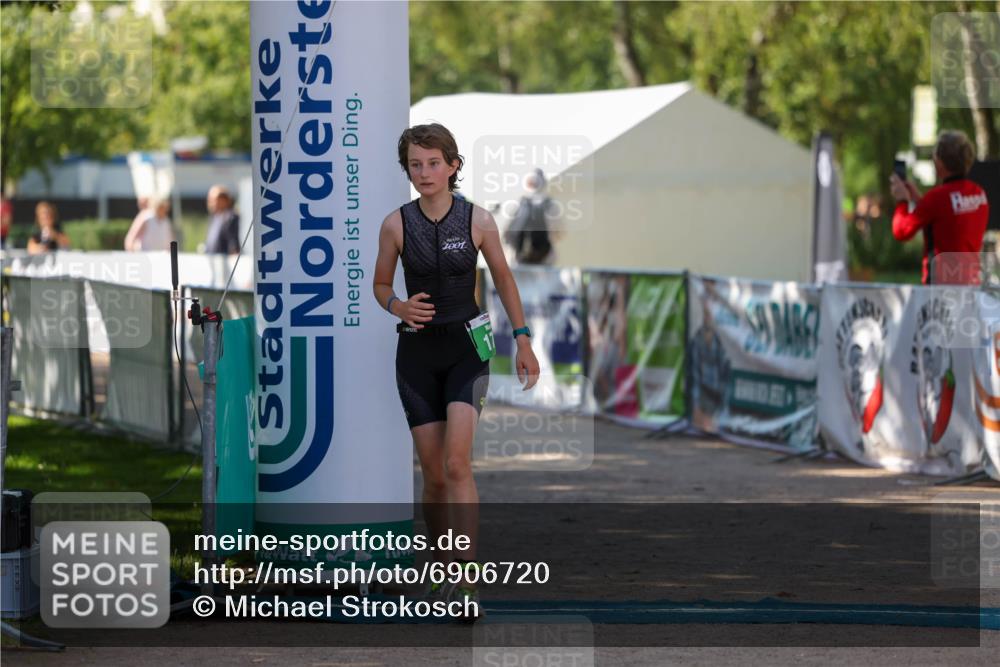 01.09.2024 - 17. Tribühne Triathlon Michael Strokosch http://msf.ph/oto/6906720 01.09.2024 11:13:04 Ziel 178 meine-sportfotos.de