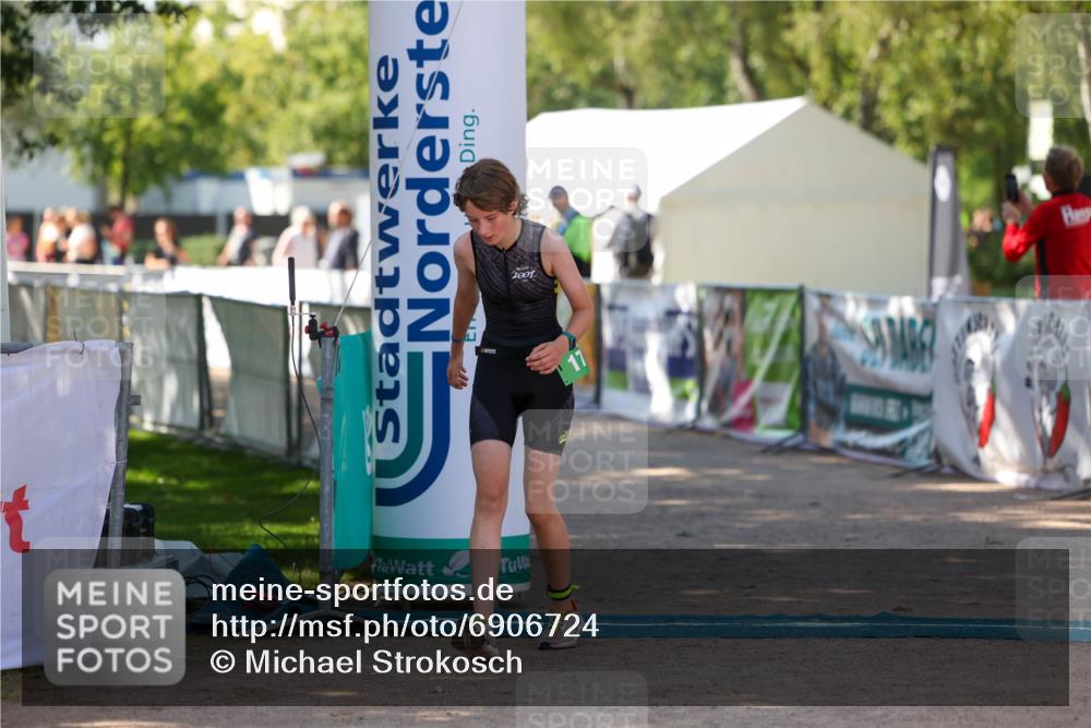 01.09.2024 - 17. Tribühne Triathlon Michael Strokosch http://msf.ph/oto/6906724 01.09.2024 11:13:05 Ziel 178 meine-sportfotos.de