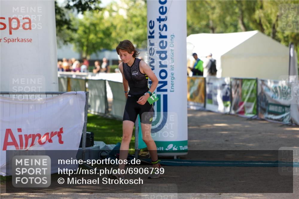 01.09.2024 - 17. Tribühne Triathlon Michael Strokosch http://msf.ph/oto/6906739 01.09.2024 11:13:06 Ziel 178 meine-sportfotos.de